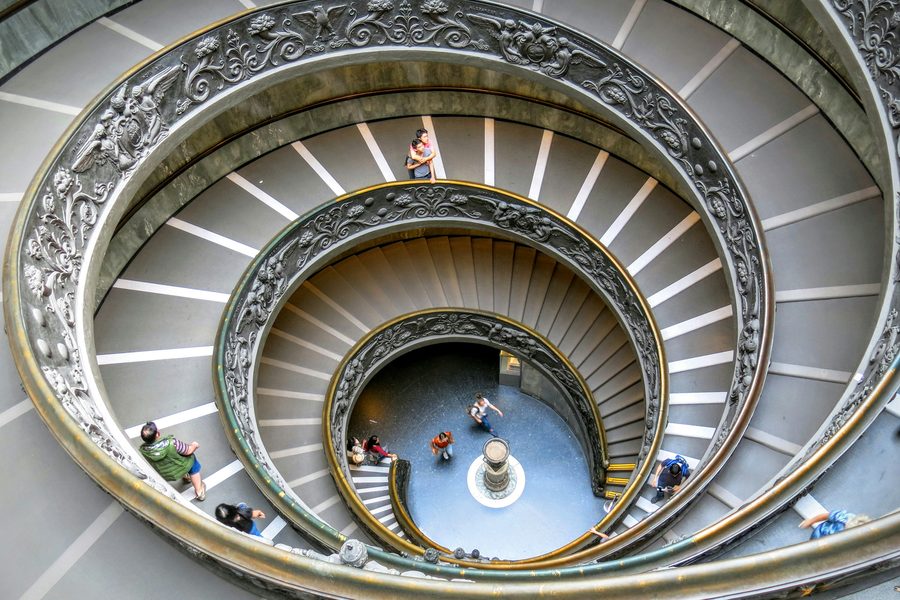 Spiraltreppe in den Vatikanischen Museen, von oben gesehen